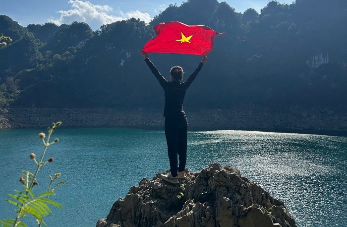 Cảnh sắc thiên nhiên quanh Hồ Mắt Ngọc Hòa Bình không khiến bạn thất vọng