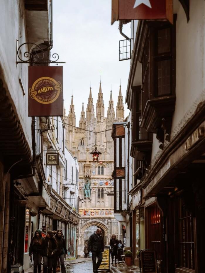 Kinh nghiệm du lịch Canterbury Anh:- Dạo quanh khu phố trung cổ