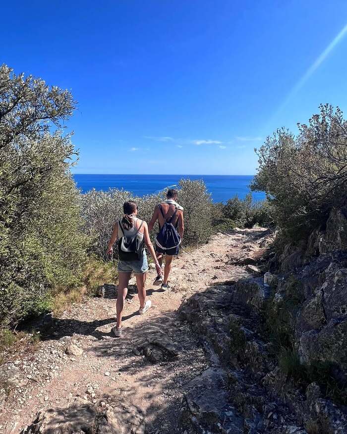 Các hoạt động du lịch thú vị tại làng Èze Pháp - Trekking khám phá cung đường Nietzsche
