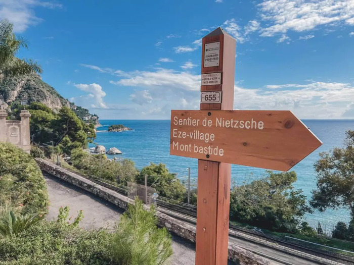 Các hoạt động du lịch thú vị tại làng Èze Pháp - Trekking khám phá cung đường Nietzsche