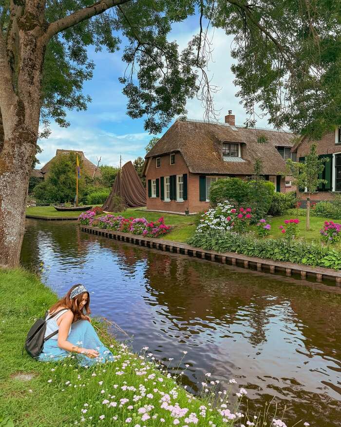 Bạn có thể ghé thăm làng Giethoorn Hà Lan vào bất cứ thời điểm nào trong năm
