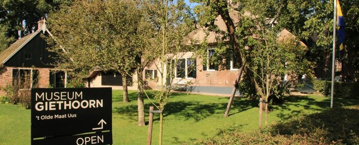 Các hoạt động du lịch thú vị tại làng Giethoorn Hà Lan - Tham quan bảo tàng Het Olde Maat Uus