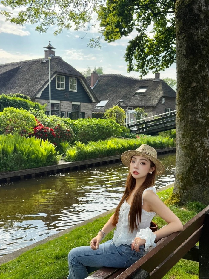 Bạn có thể ghé thăm làng Giethoorn Hà Lan vào bất cứ thời điểm nào trong năm