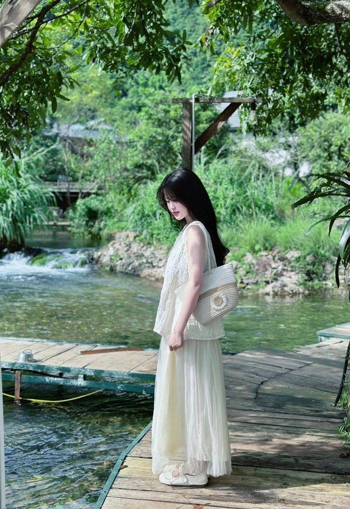 Ngõ Suối Cafe Mộc Châu với dòng suối mát lành tuyệt đẹp