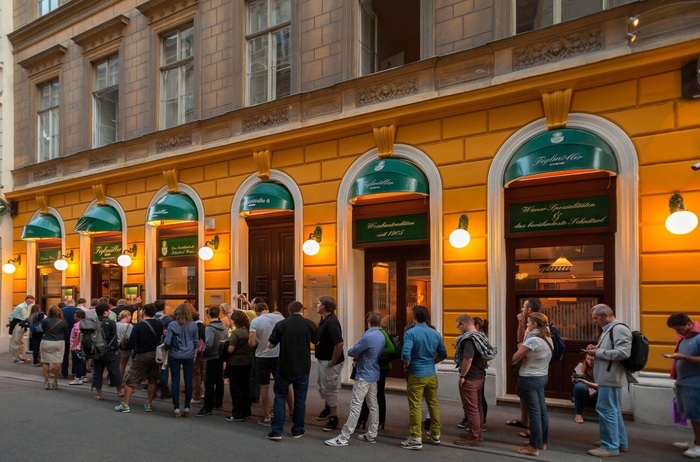 Các nhà hàng ngon nổi tiếng ở Vienna Áo - Figlmüller