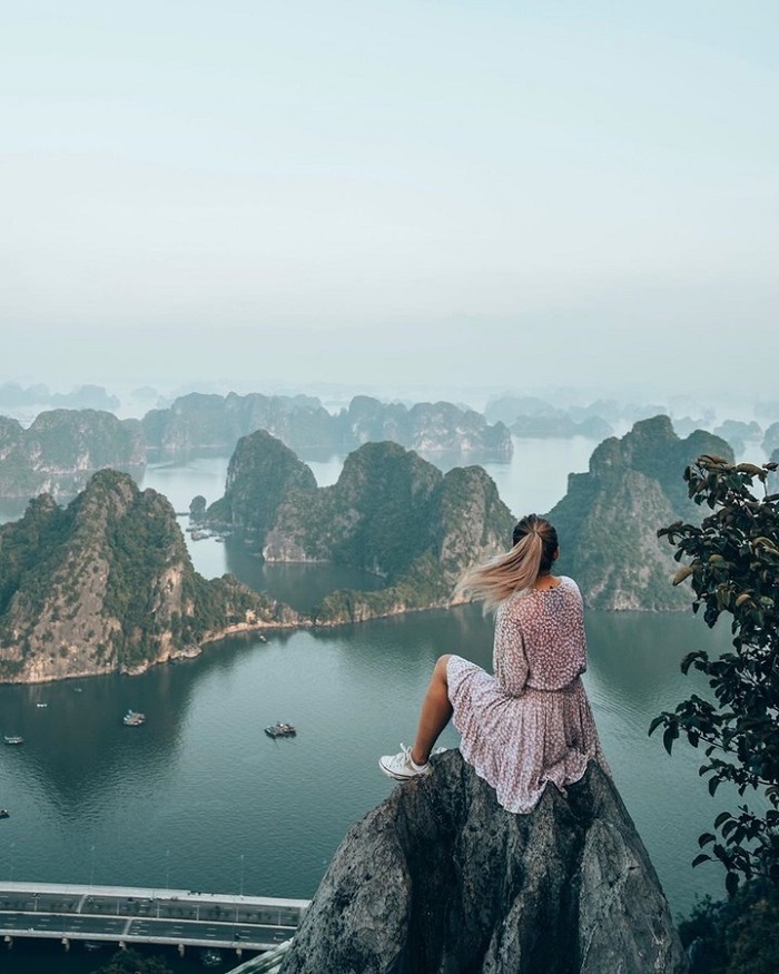 Núi Bài Thơ Quảng Ninh mang đến trải nghiệm khó quên