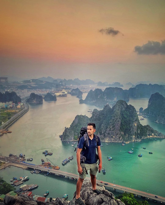 Núi Bài Thơ Quảng Ninh là nơi tuyệt vời ngắm bình minh, hoàng hôn