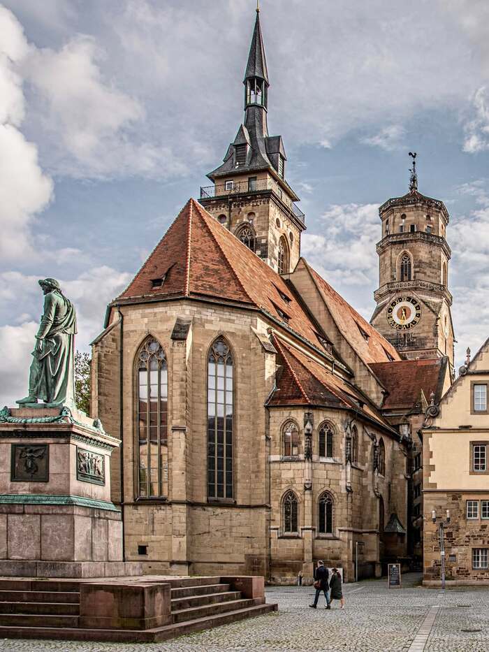 quảng trường Schillerplatz Đức là di sản lịch sử quan trọng của Stuttgart