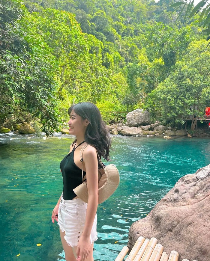 Bạn có thể tới Suối nước Moọc Quảng Bình bằng bất kỳ phương tiện nào