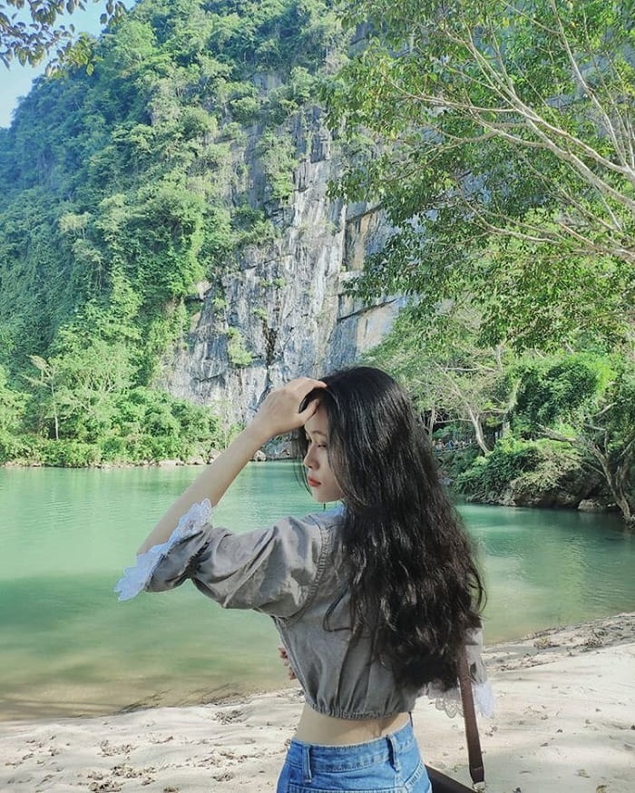Bạn có thể mua vé vào Suối nước Moọc Quảng Bình ngay tại cổng mà không cần đặt trước