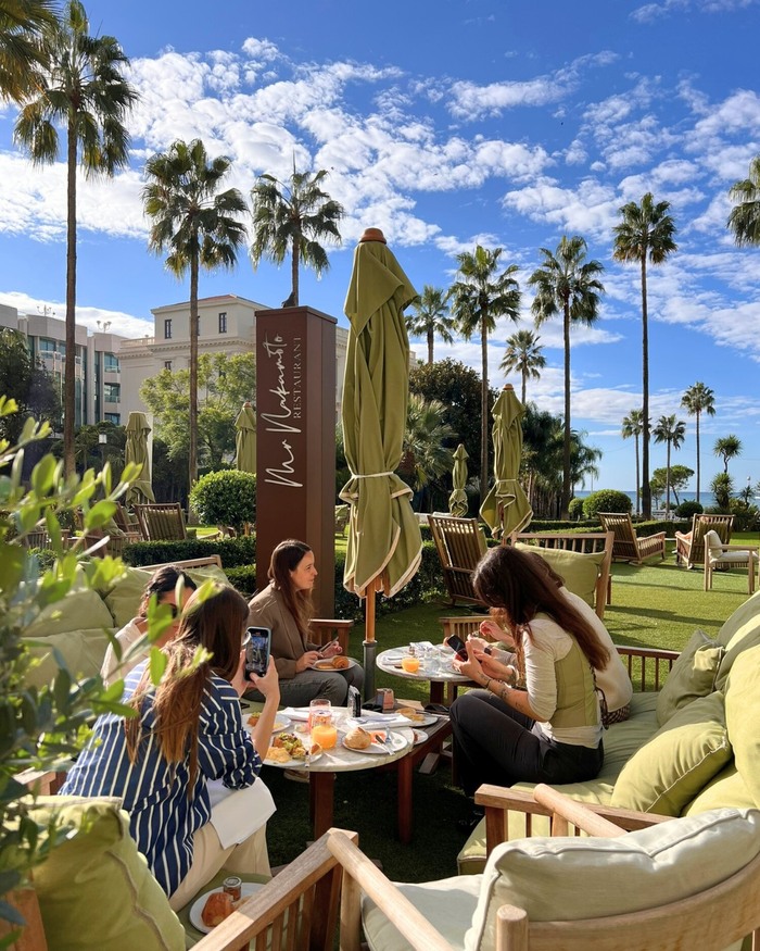 Khám phá thành phố Cannes Pháp - Đi bộ dọc đại lộ La Croisette