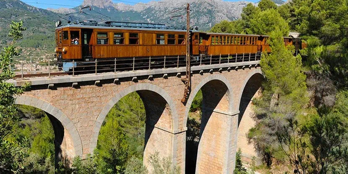 Phương tiện di chuyển tới thị trấn Sóller Tây Ban Nha là tàu cổ