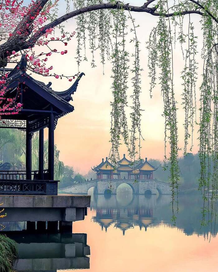 Hồ Tây nằm ở khu vực ngoại ô phía bắc thành phố Dương Châu