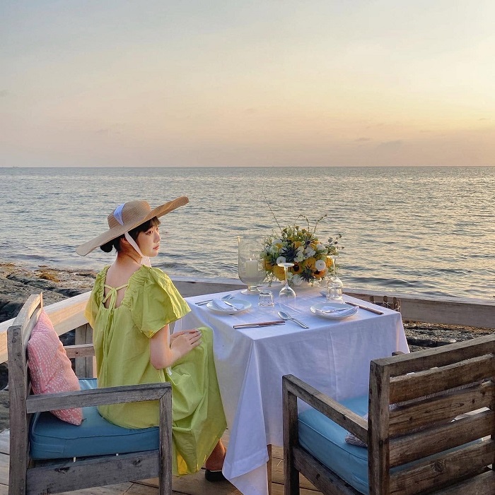 nên đi du lịch Phú Quốc hay Đà Nẵng với Phú Quốc, bạn có thể chọn đi máy bay hoặc tàu cao tốc