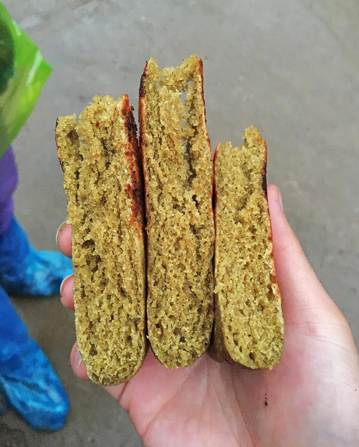 Bánh tam giác mạch Hà Giang là thức quà mà du khách nên thử