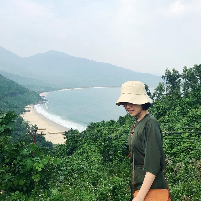 Làng Vân là một trong các biển đẹp nhất Đà Nẵng lôi cuốn du khách
