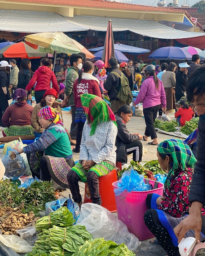 Chợ phiên Bắc Hà là một trong các chợ phiên nổi tiếng ở Lào Cai
