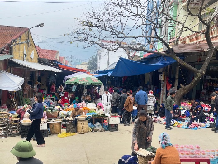 Chợ phiên Mường Hum là một trong các chợ phiên nổi tiếng ở Lào Cai mà bạn nên khám phá