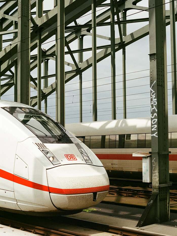 Phương tiện di chuyển đến cầu Hohenzollern Đức là tàu
