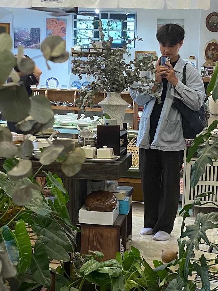 Không gian địa điểm bán quà lưu niệm ở Đà Nẵng decor thích mắt