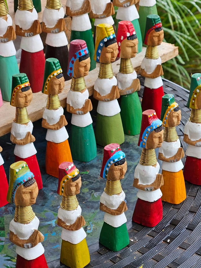 Kinh nghiệm đi Long Neck Village - Ngôi làng bán nhiều quà lưu niệm độc đáo