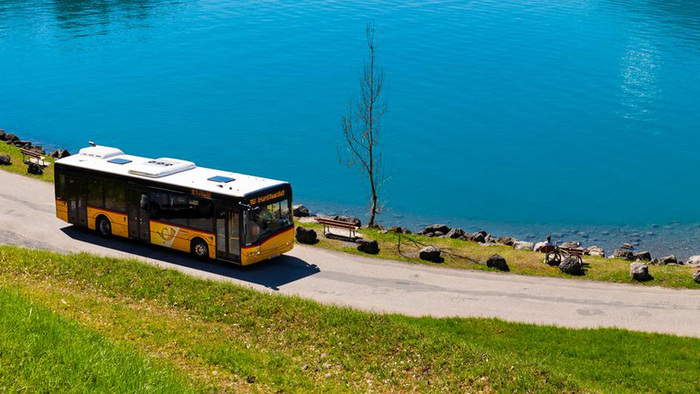 Phương tiện di chuyển đến làng Iseltwald Thụy Sĩ là xe bus