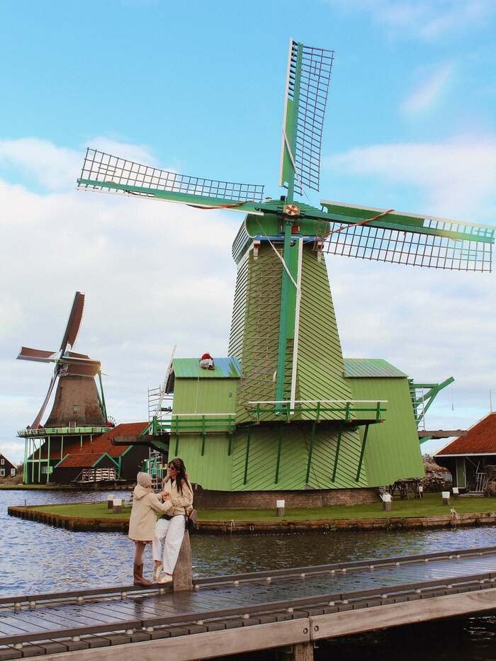 tham quan cối xay gió là hoạt động có tính phí ở làng Zaanse Schans Hà Lan