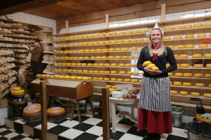 tham quan các xưởng thủ công ở làng Zaanse Schans Hà Lan