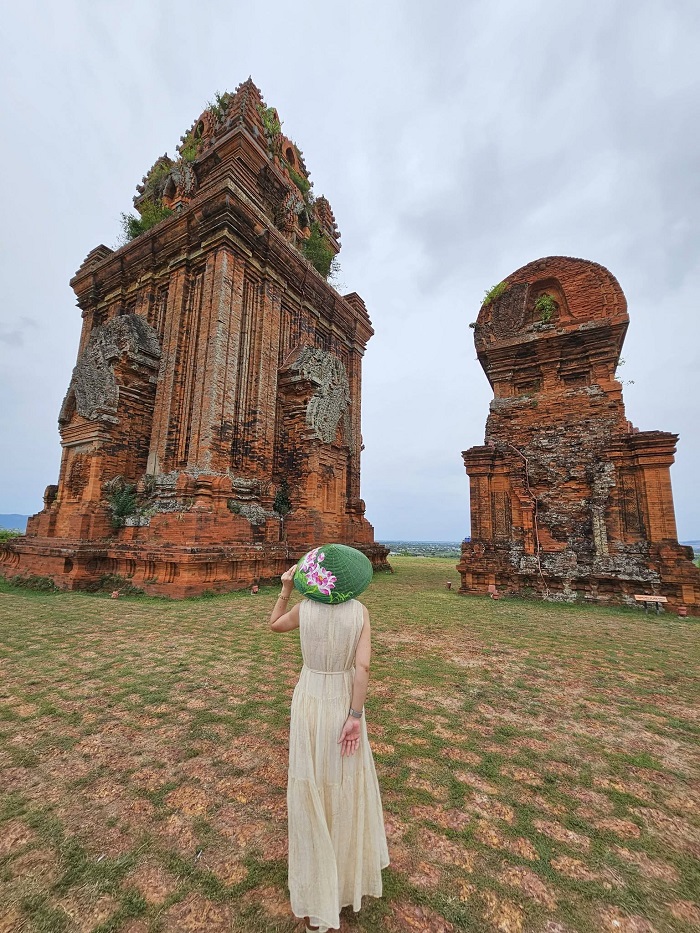 mặc gì khi đi du lịch Quy Nhơn để chụp ảnh đẹp mặc gì khi đi du lịch Quy Nhơn để chụp ảnh đẹp có thể mang theo phụ kiện để bức ảnh thêm sống động