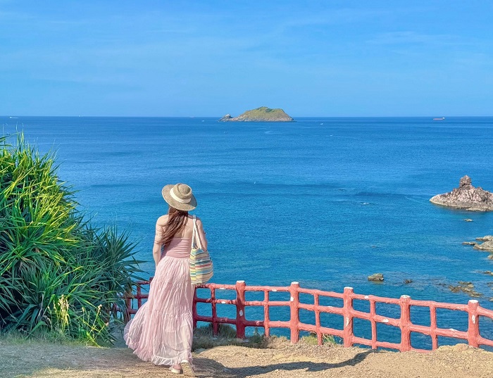 mặc gì khi đi du lịch Quy Nhơn để chụp ảnh đẹp Những bộ váy dài lên hình sẽ nổi bần bật mặc gì khi đi du lịch Quy Nhơn để chụp ảnh đẹp