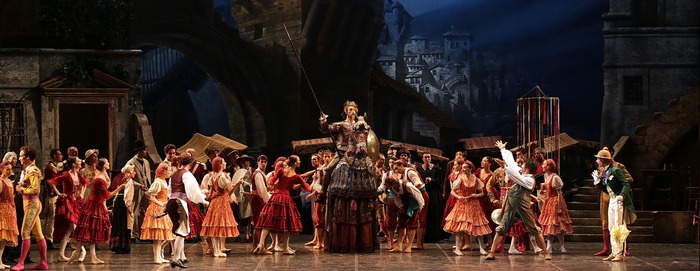 Nhà hát Opera La Scala Ý thu hút đông du khách đến vào tháng 12