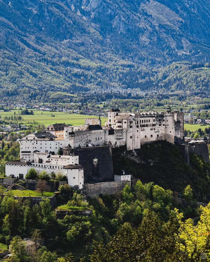 Chiêm ngưỡng kiến trúc pháo đài Hohensalzburg Áo