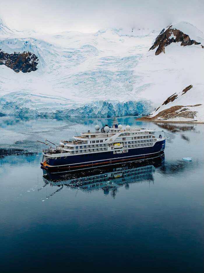 Phương tiện di chuyển đến bán đảo Antarctic Nam Cực là tàu