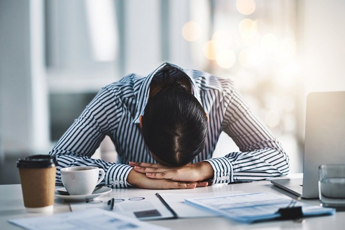 Dấu hiệu bạn đang bị burnout? Đôi khi bạn cảm thấy xa các với mọi người