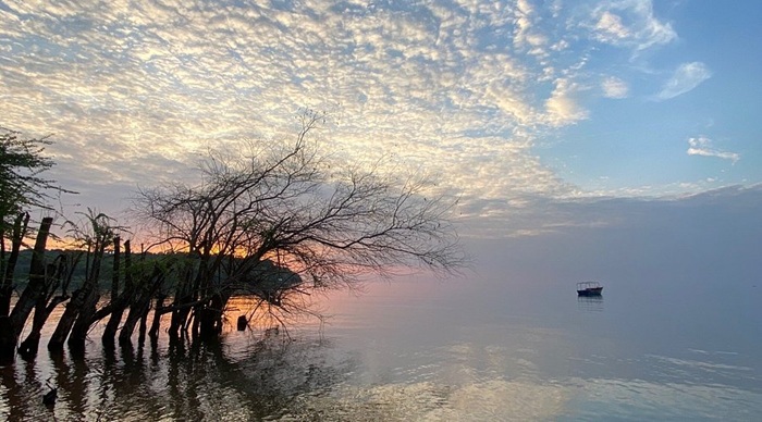 Hoàng hôn buông xuống ở hồ Tanganyika - Ảnh: Tripadvisor