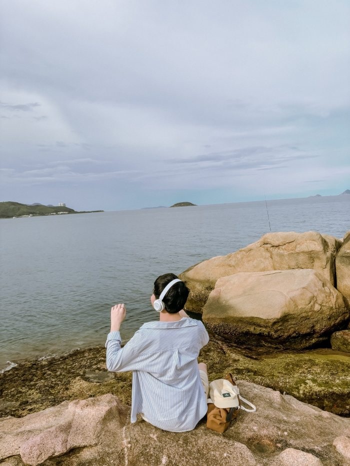 Hòn Đỏ Nha Trang Hòn Đỏ Nha Trang cách bờ biển chỉ vài trăm mét