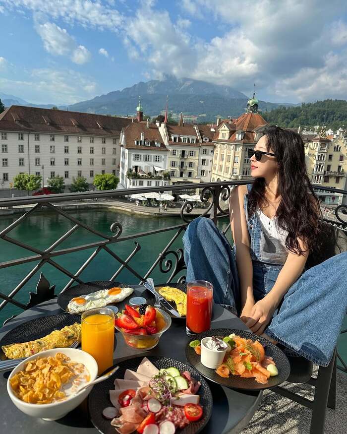 thưởng thức đặc sản địa phương tại khu phố cổ Luzern Thụy Sĩ 