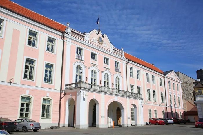 tham quan lâu đài Toompea Estonia 