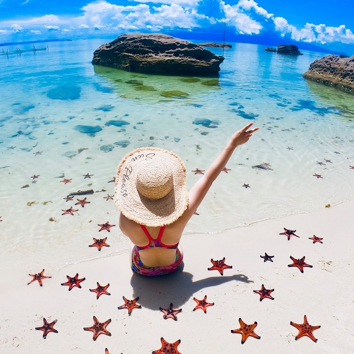 Nên đi du lịch Phú Quốc hay Côn Đảo Làn nước trong veo tại làng chài Rạch Vẹm Nên đi du lịch Phú Quốc hay Côn Đảo
