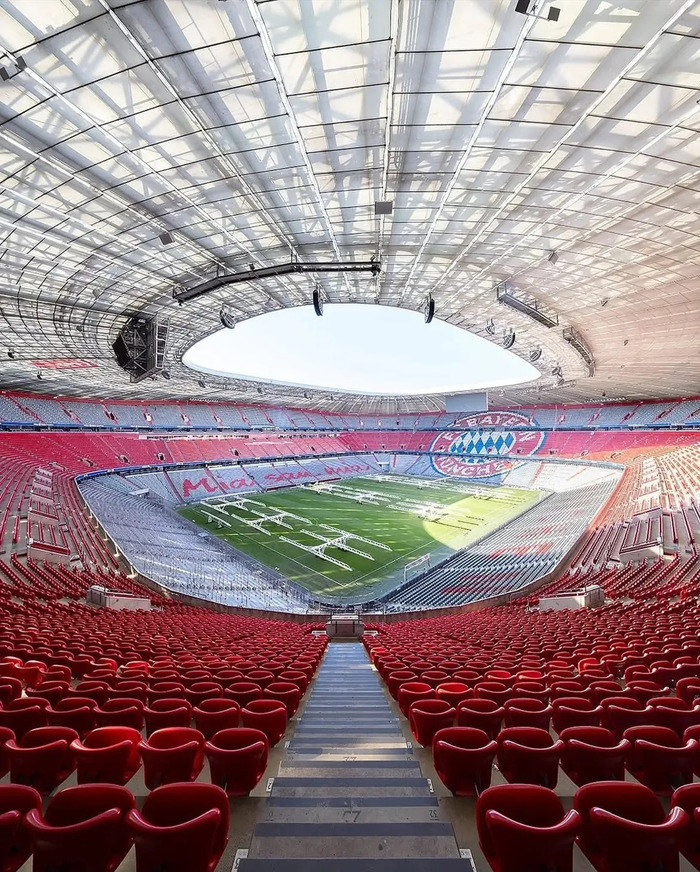 chiêm ngưỡng kiến trúc hiện đại của sân vận động Allianz Arena Đức