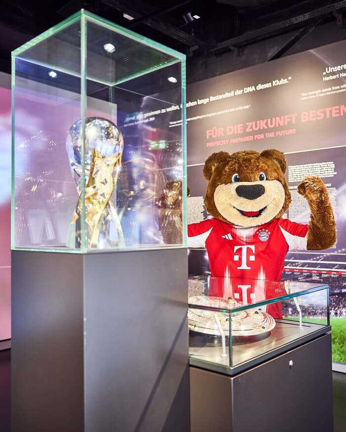  tham quan bảo tàng ở sân vận động Allianz Arena Đức