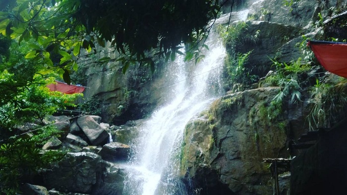 Thác Lựng Xanh Quảng Ninh mang đến vẻ đẹp trong lành hoang sơ