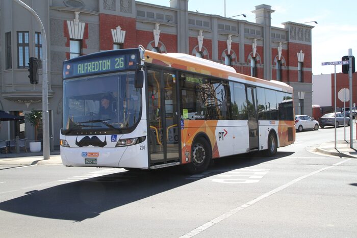 Phương tiện di chuyển đến thị trấn Ballarat Úc là xe bus