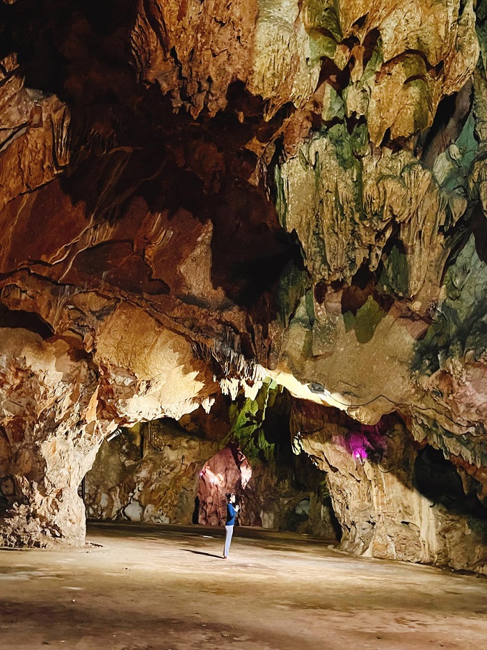 Hang Mỏ Luông Hòa Bình đưa du khách vào thế giới kỳ ảo