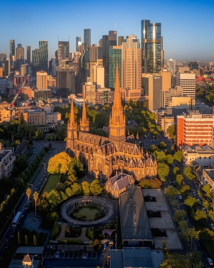 Chiêm ngưỡng vẻ đẹp kiến trúc Gothic Revival tráng lệ của nhà thờ Thánh Patrick Úc 