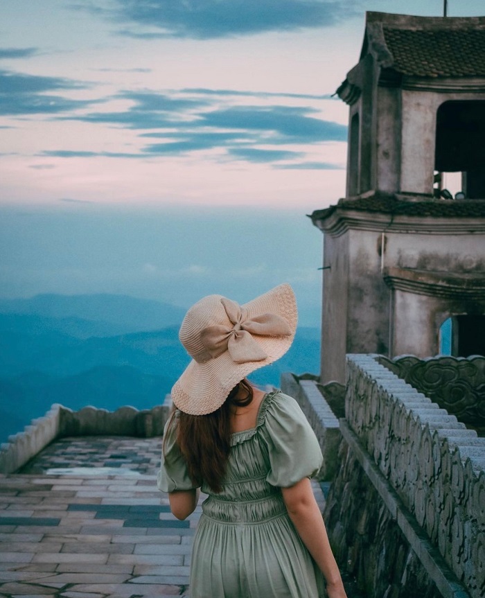 Từ trên đỉnh núi Yên Tử - Di tích Quốc gia đặc biệt ở Quảng Ninh - bạn sẽ được chiêm ngưỡng cảnh thiên nhiên tuyệt đẹp