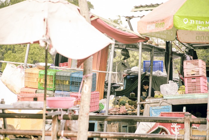 Thân thương xóm ghe bình dị đậm chất miền Tây ở Sài Gòn qua lăng kính của chàng travel blogger