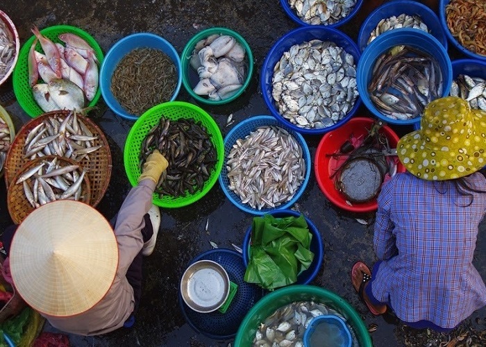 Ghé thăm chợ Bến Do trong chuyến du lịch Cẩm Phả 2n1d để tìm mua hải sản ngon