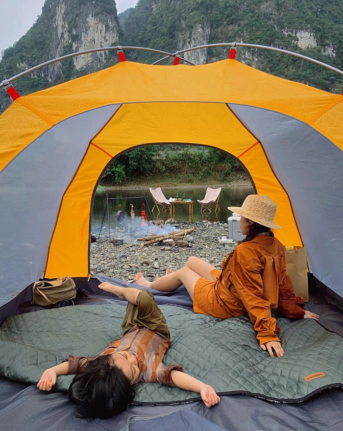 Sông Bôi cũng là điểm cắm trại nổi tiếng không kém hồ Đồng Chanh Hòa Bình