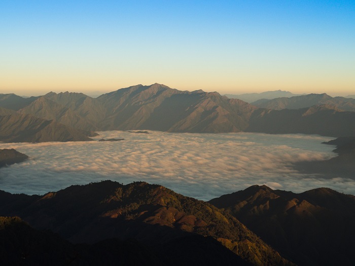 Nếu đi vào dịp cuối năm bạn còn được săn mây trên đỉnh Sa Mu Tà Xùa